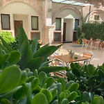 Πανσιόν La Terrassa 3*