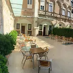 Πανσιόν La Terrassa 3*
